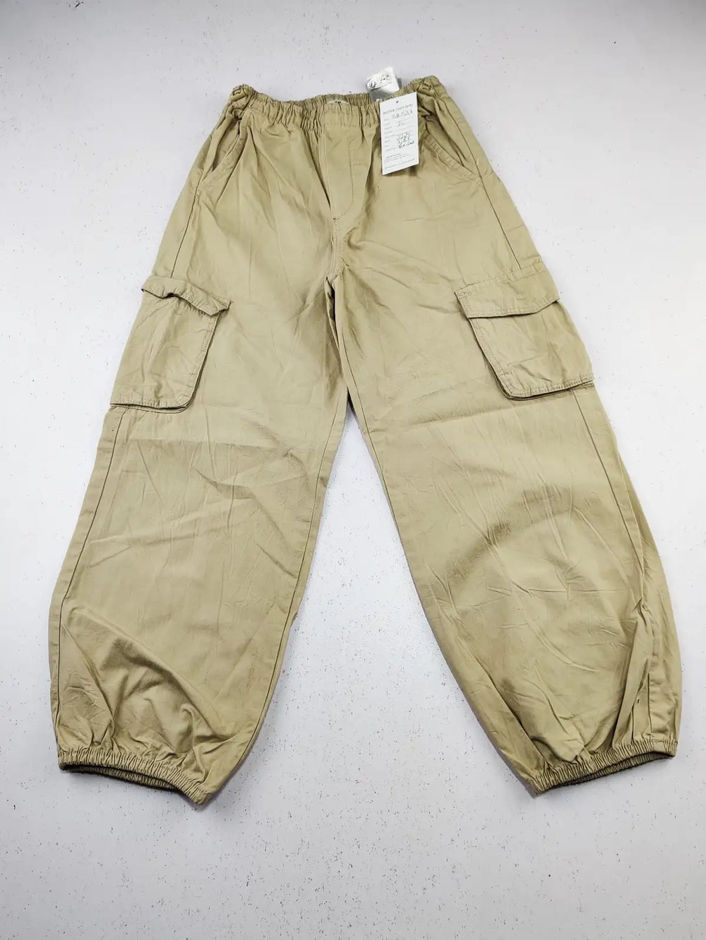 Buy online pre-used pre-loved 100% authentic & Original branded H&M (BB-1537) available in Pakistan. Top international brands avilable.