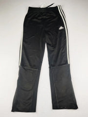 Buy online pre-used pre-loved 100% authentic & Original branded Adidas (BB-784) available in Pakistan. Top international brands avilable.