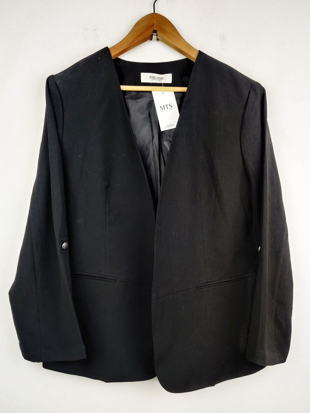 Buy online pre-used pre-loved 100% authentic & Original branded Jones Studio (BC-1276) available in Pakistan. Top international brands avilable.