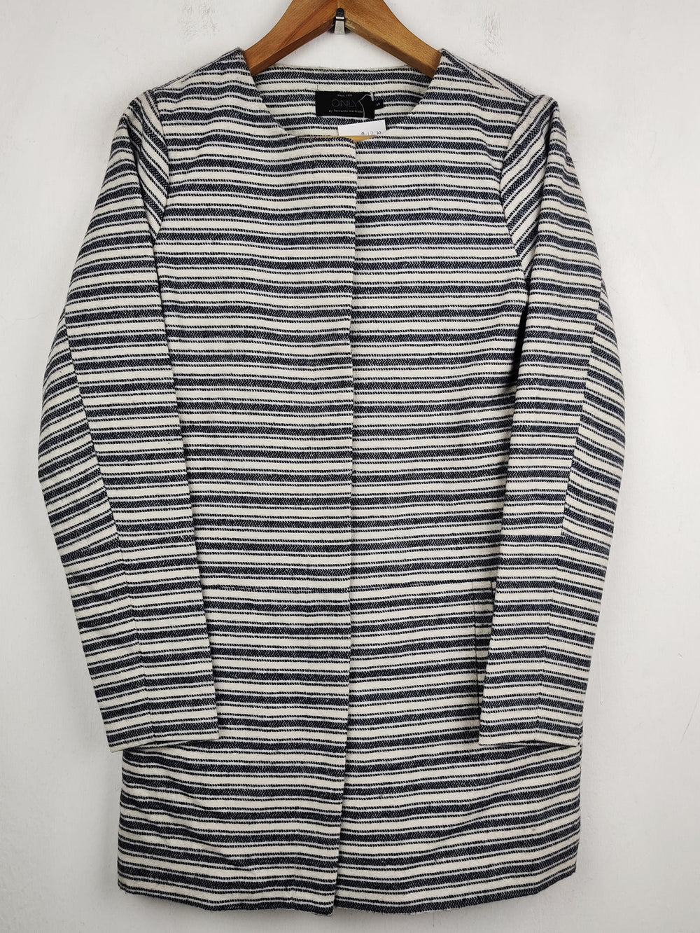 Buy online pre-used pre-loved 100% authentic & Original branded Only (BC-1279) available in Pakistan. Top international brands avilable.