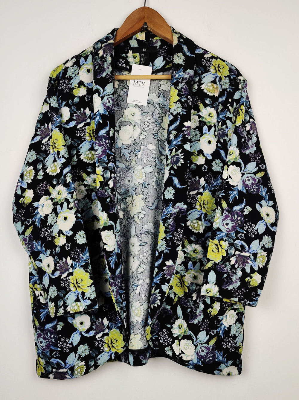 Buy online pre-used pre-loved 100% authentic & Original branded H&M (BC-1291) available in Pakistan. Top international brands avilable.