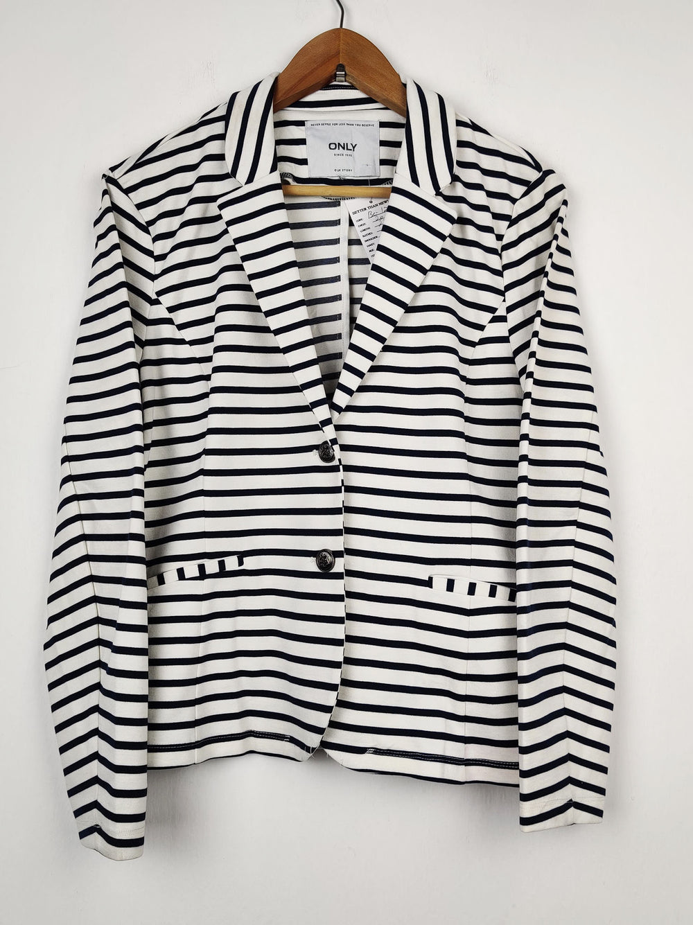 Buy online pre-used pre-loved 100% authentic & Original branded Only (BC-1292) available in Pakistan. Top international brands avilable.