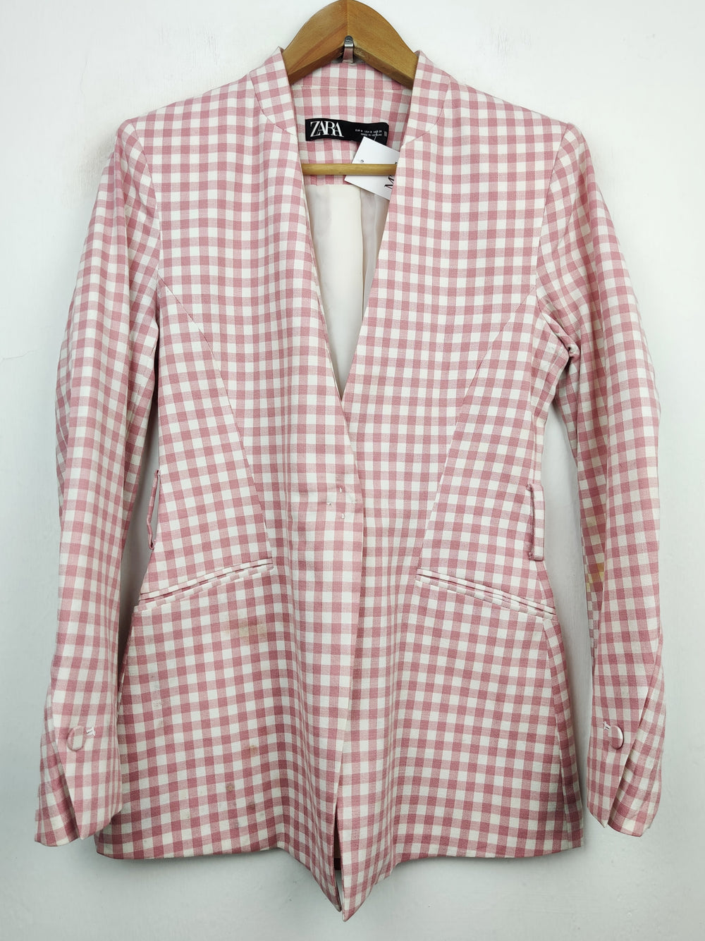 Buy online pre-used pre-loved 100% authentic & Original branded Zara (BC-1549) available in Pakistan. Top international brands avilable.