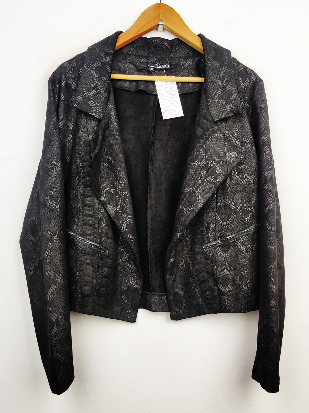 Buy online pre-used pre-loved 100% authentic & Original branded Norah (BC-1560) available in Pakistan. Top international brands avilable.