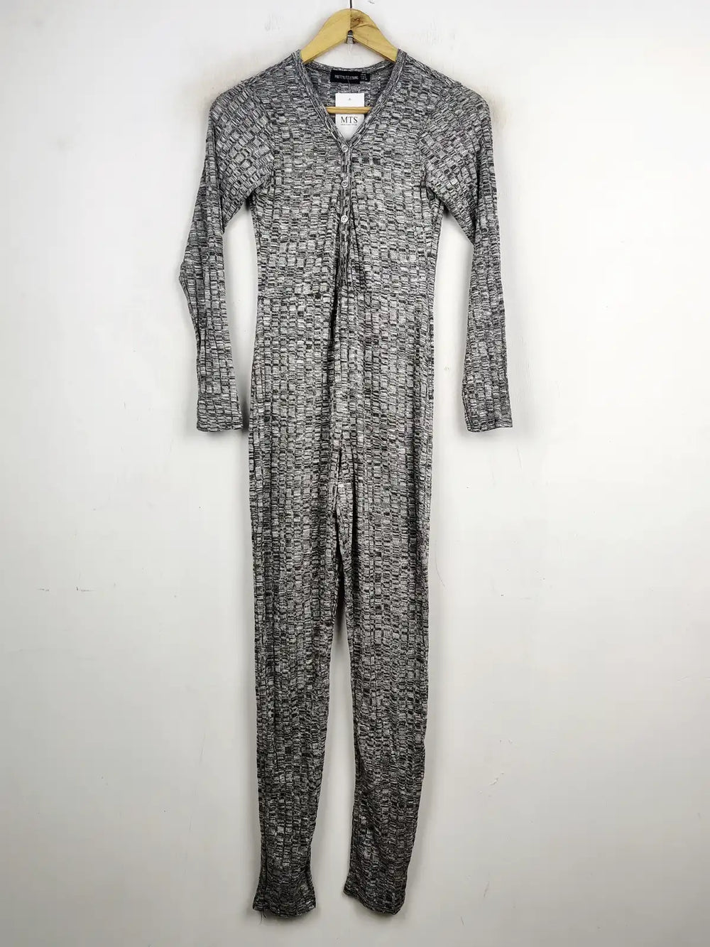 Buy online pre-used pre-loved 100% authentic & Original branded Prettylittlething (BD-07) available in Pakistan. Top international brands avilable.