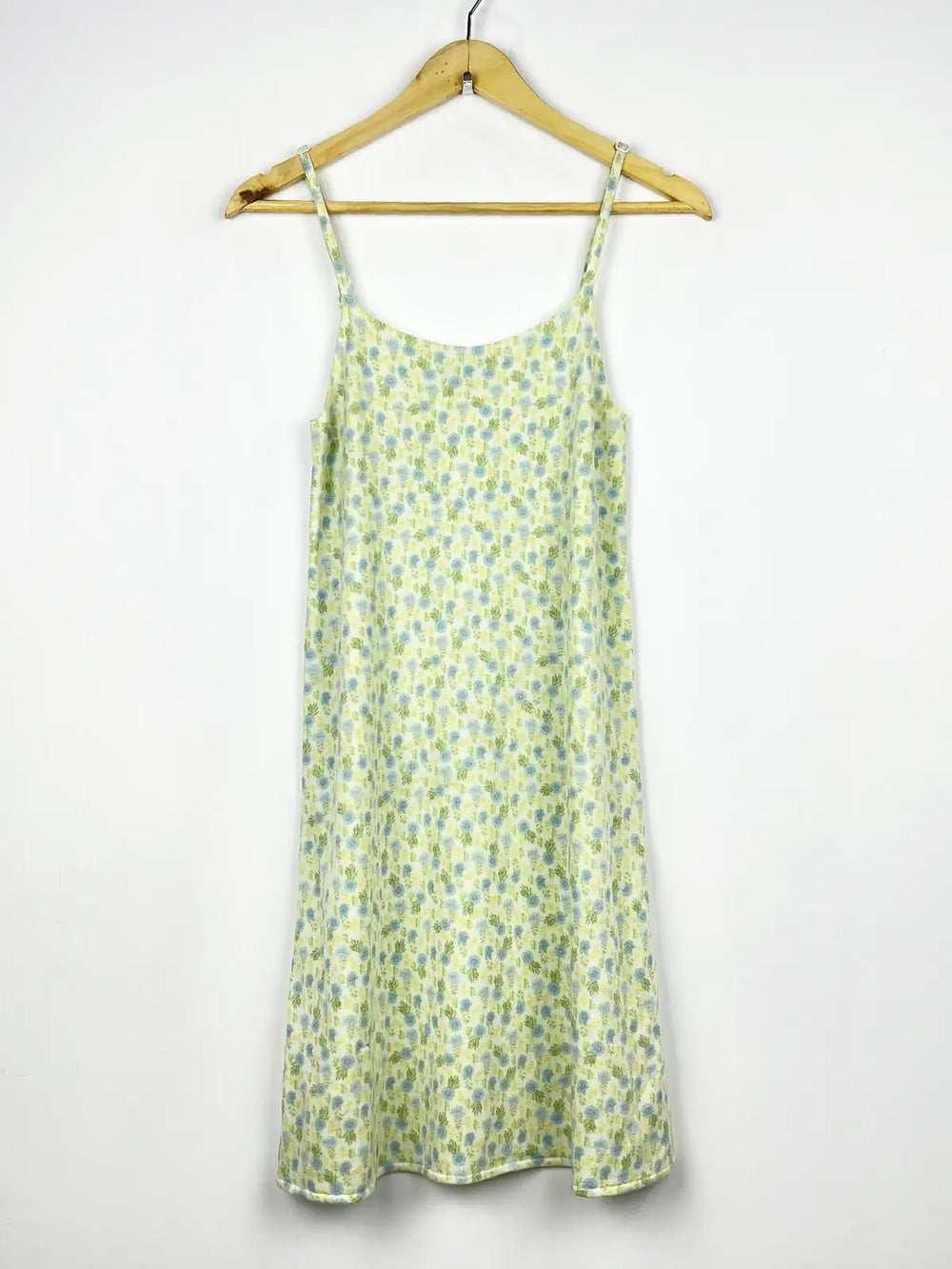 Buy online pre-used pre-loved 100% authentic & Original branded Zara (BD-109) available in Pakistan. Top international brands avilable.