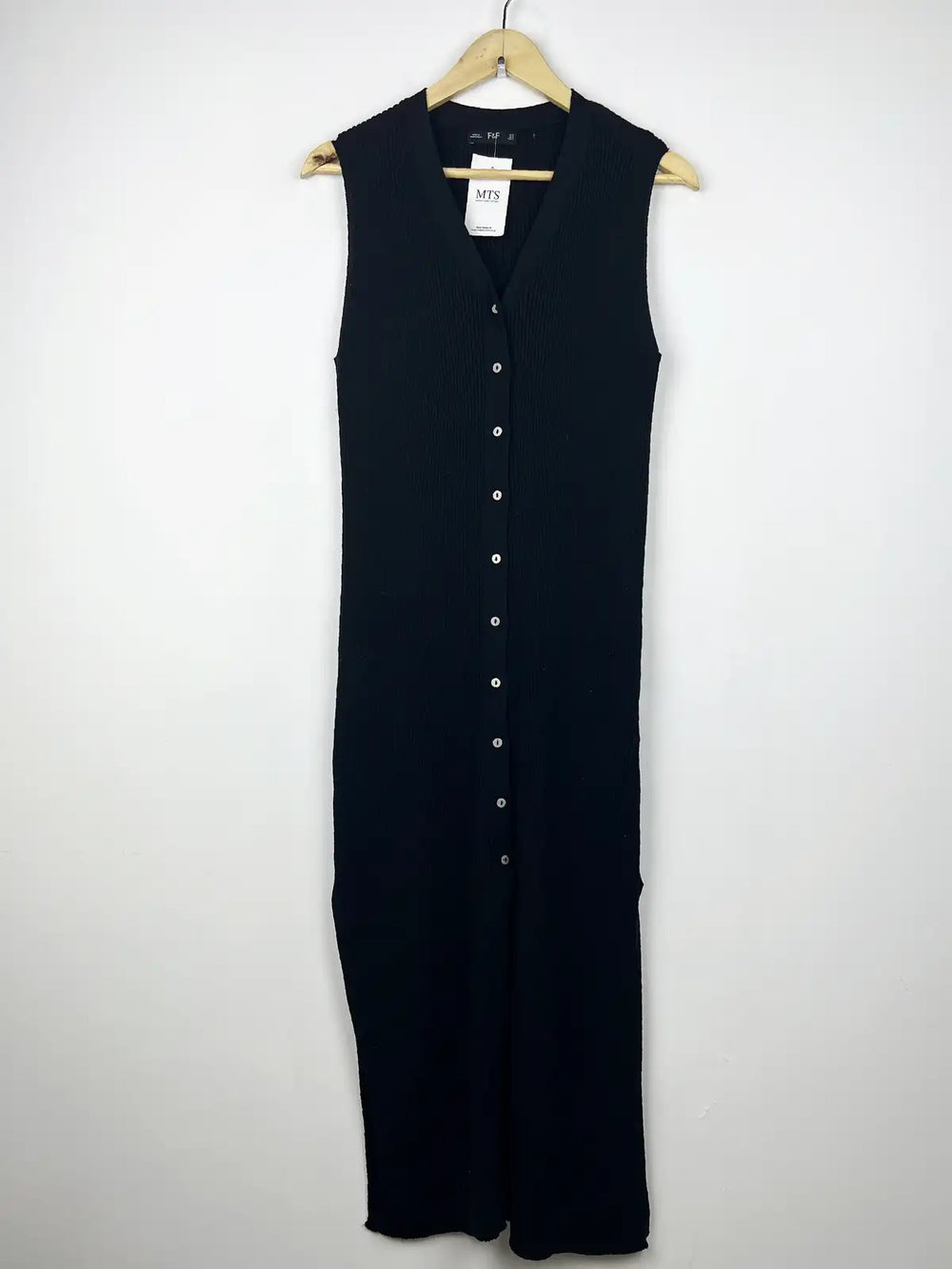 Buy online pre-used pre-loved 100% authentic & Original branded F&F (BD-127) available in Pakistan. Top international brands avilable.