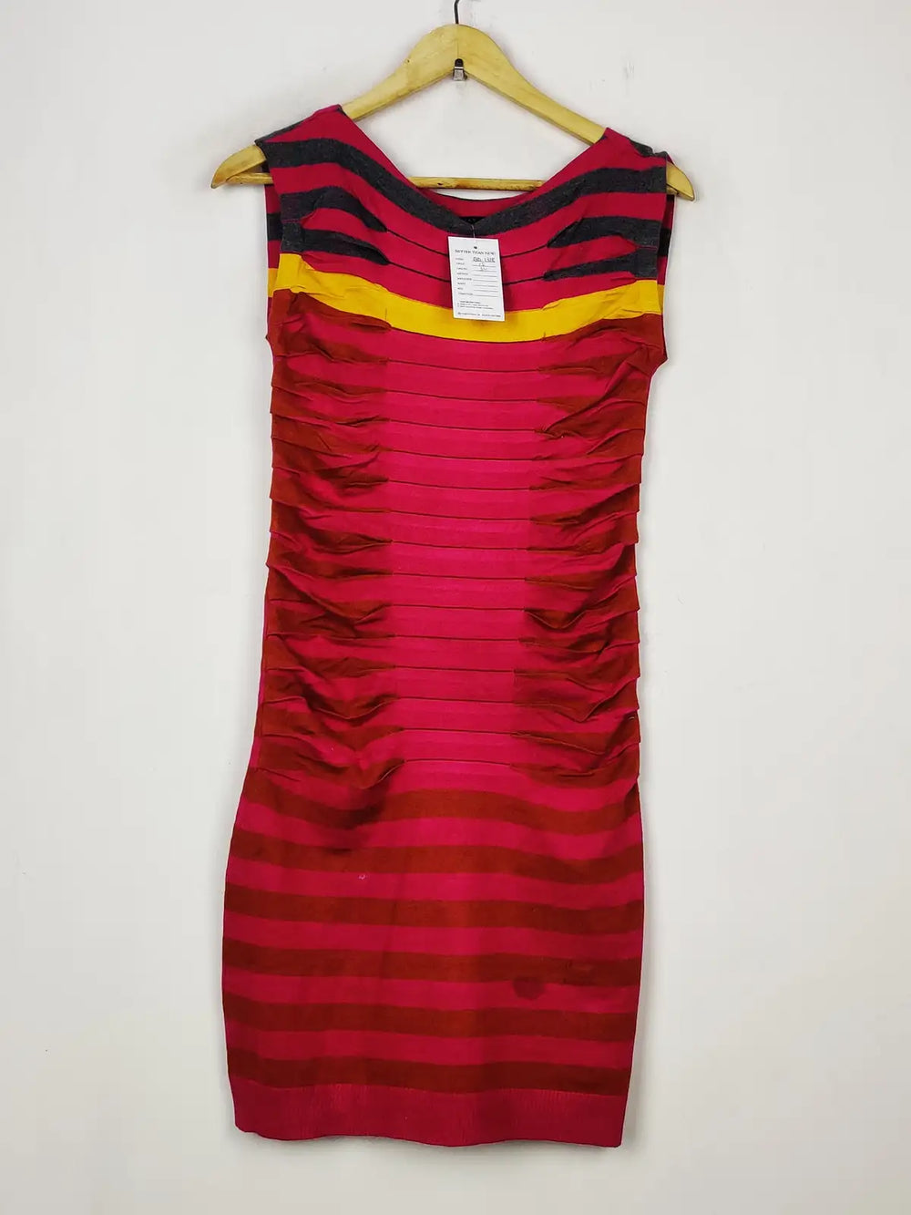 Buy online pre-used pre-loved 100% authentic & Original branded Ted Baker (BD-1318) available in Pakistan. Top international brands avilable.