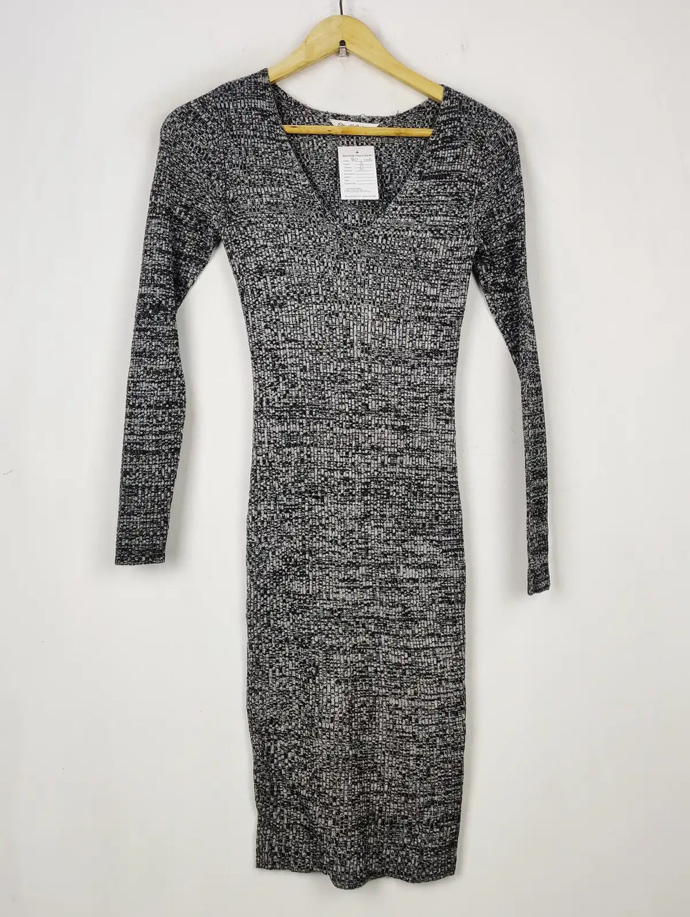 Buy online pre-used pre-loved 100% authentic & Original branded Miss Selfridge (BD-1418) available in Pakistan. Top international brands avilable.