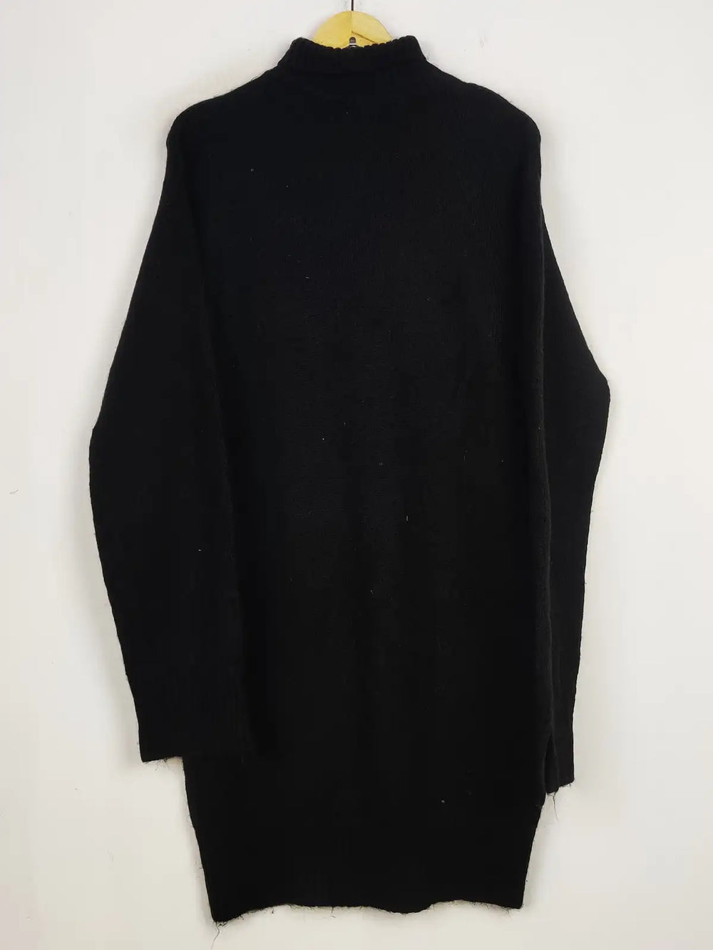 Buy online pre-used pre-loved 100% authentic & Original branded H&M (BD-1603) available in Pakistan. Top international brands avilable.