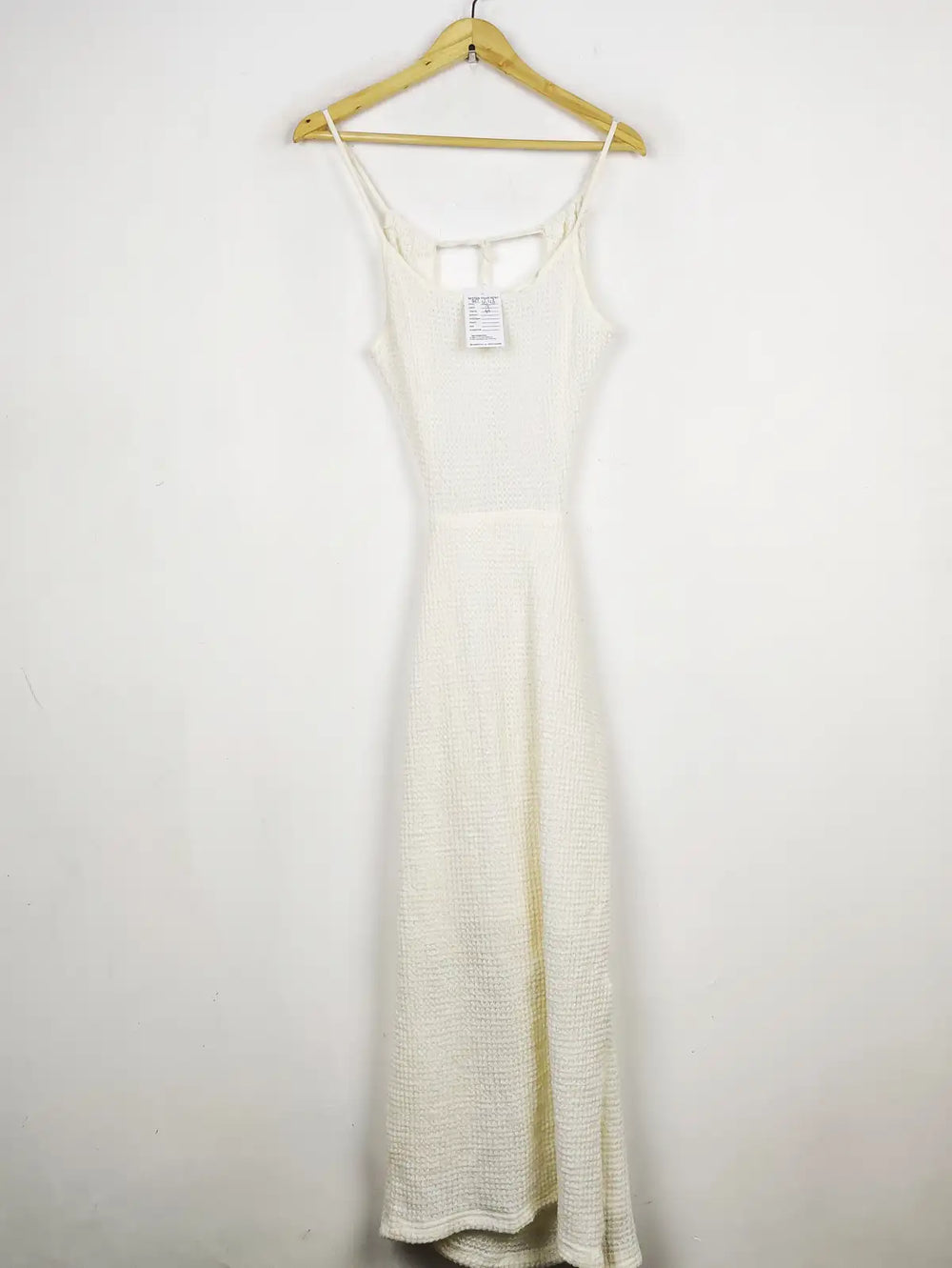 Buy online pre-used pre-loved 100% authentic & Original branded Unknown Brand (BD-1646) available in Pakistan. Top international brands avilable.