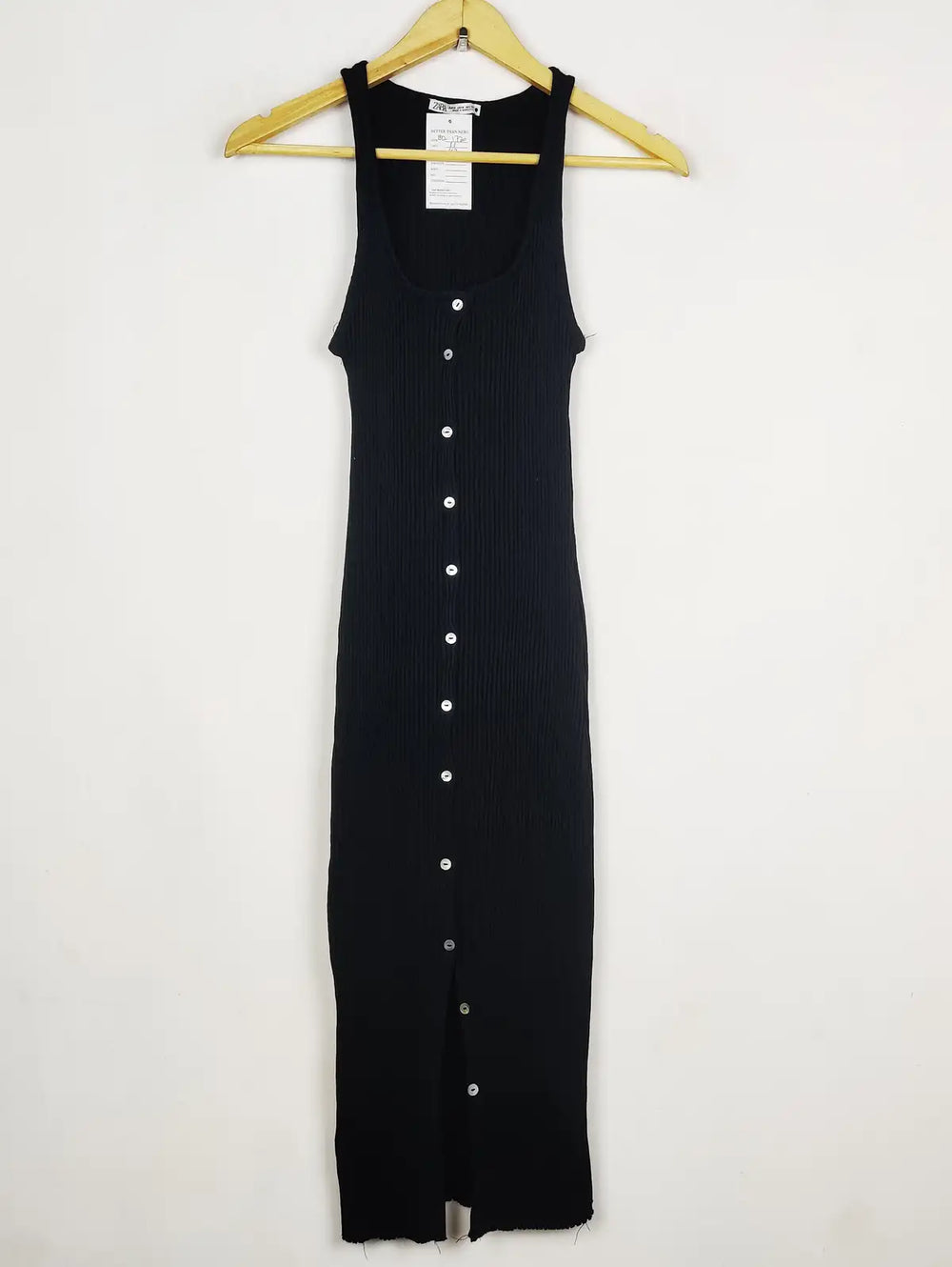 Buy online pre-used pre-loved 100% authentic & Original branded Zara (BD-1720) available in Pakistan. Top international brands avilable.