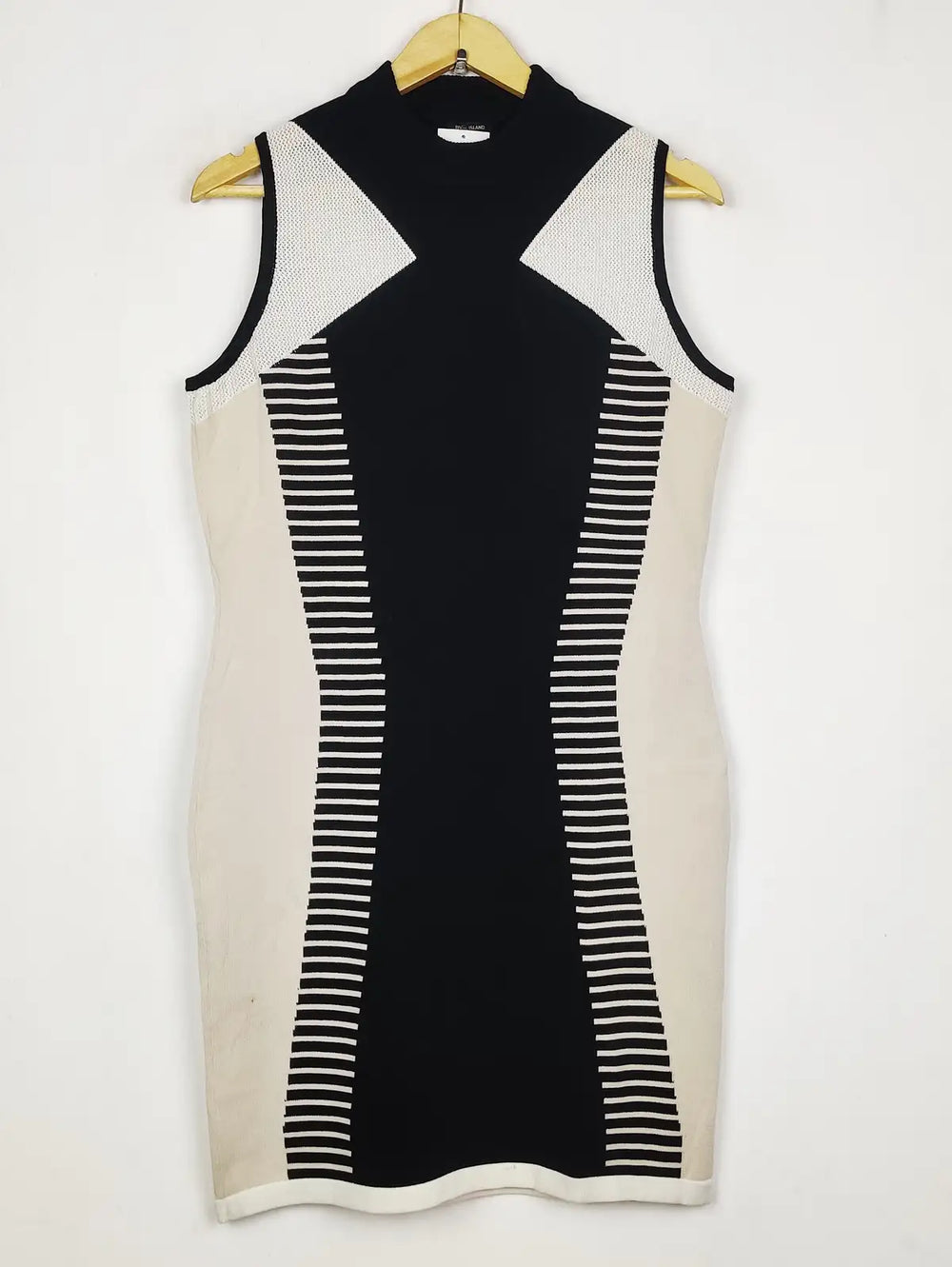 Buy online pre-used pre-loved 100% authentic & Original branded River Island (BD-1760) available in Pakistan. Top international brands avilable.