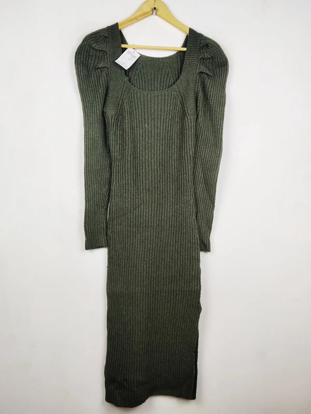 Buy online pre-used pre-loved 100% authentic & Original branded Shein (BD-1777) available in Pakistan. Top international brands avilable.