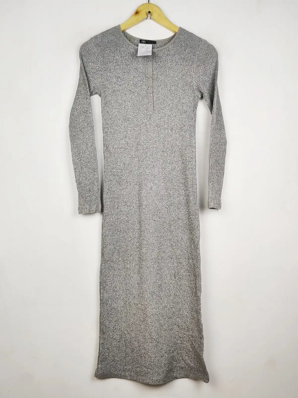 Buy online pre-used pre-loved 100% authentic & Original branded Zara (BD-1822) available in Pakistan. Top international brands avilable.