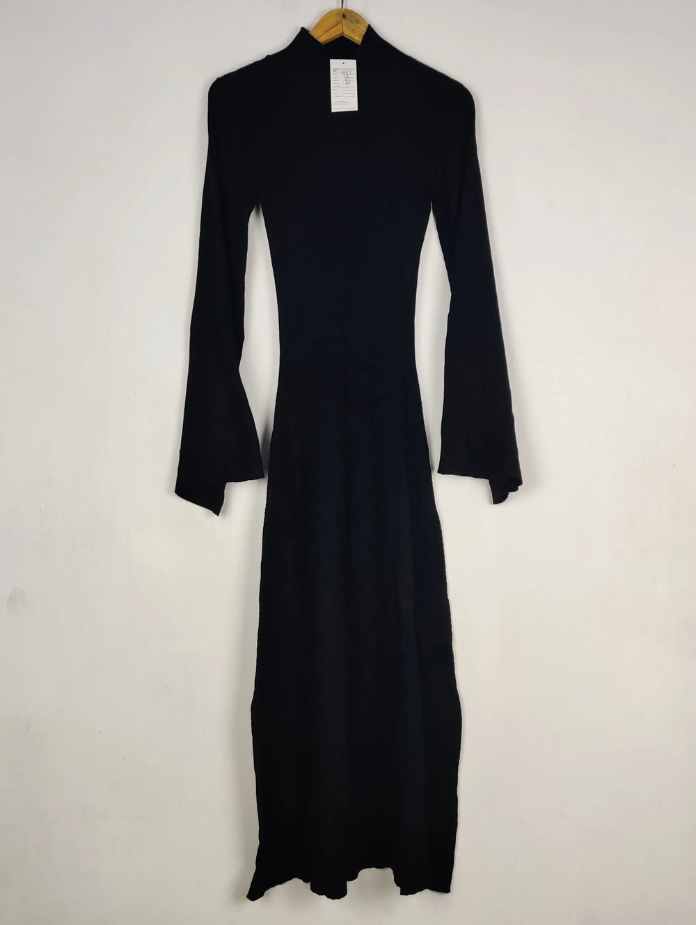 Buy online pre-used pre-loved 100% authentic & Original branded Zara (BD-1883) available in Pakistan. Top international brands avilable.