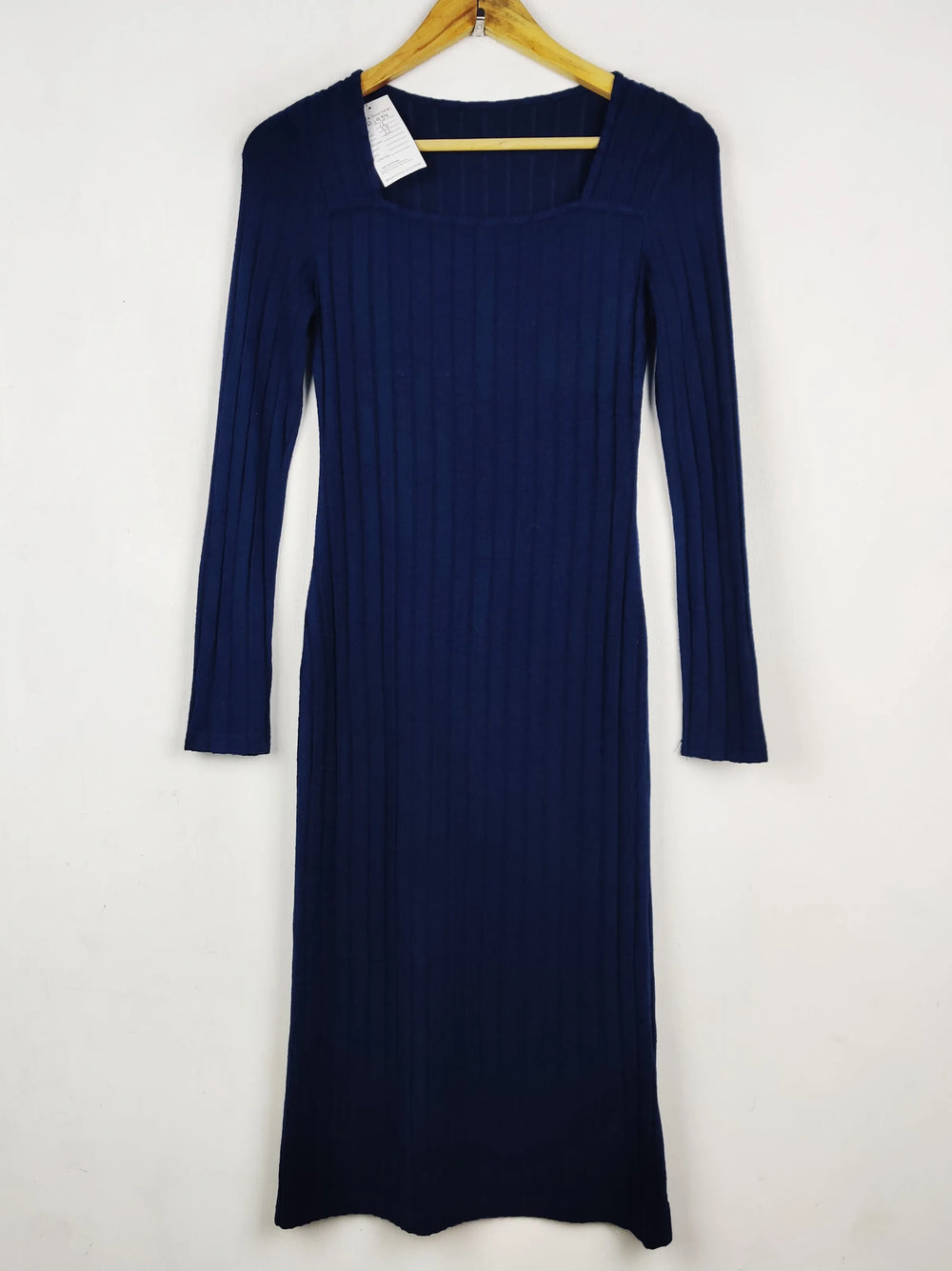 Buy online pre-used pre-loved 100% authentic & Original branded Unknown Brand (BD-1939) available in Pakistan. Top international brands avilable.