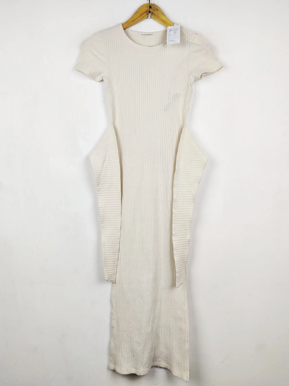 Buy online pre-used pre-loved 100% authentic & Original branded Unknown Brand (BD-1963) available in Pakistan. Top international brands avilable.