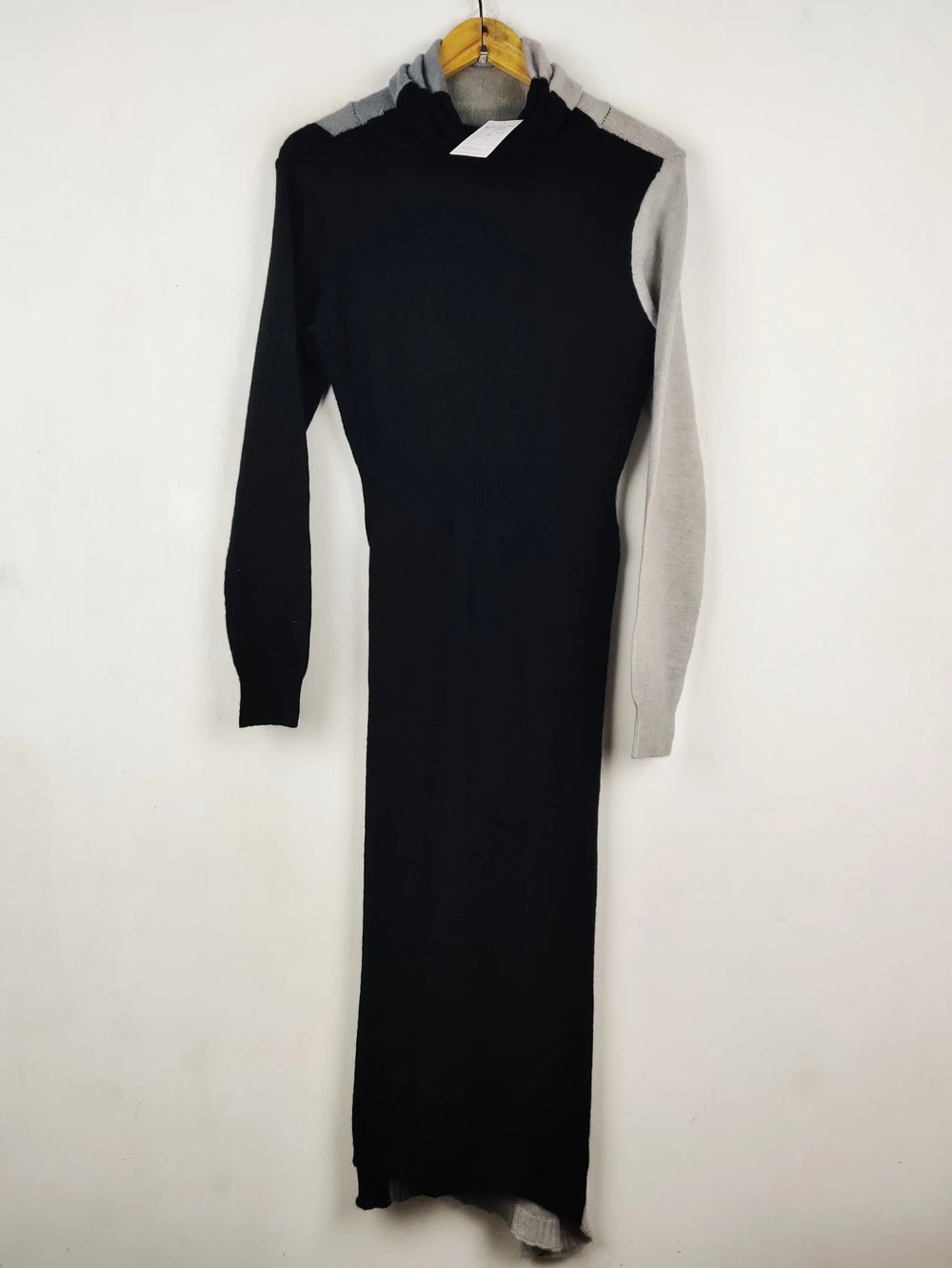 Buy online pre-used pre-loved 100% authentic & Original branded Unknown Brand (BD-1984) available in Pakistan. Top international brands avilable.