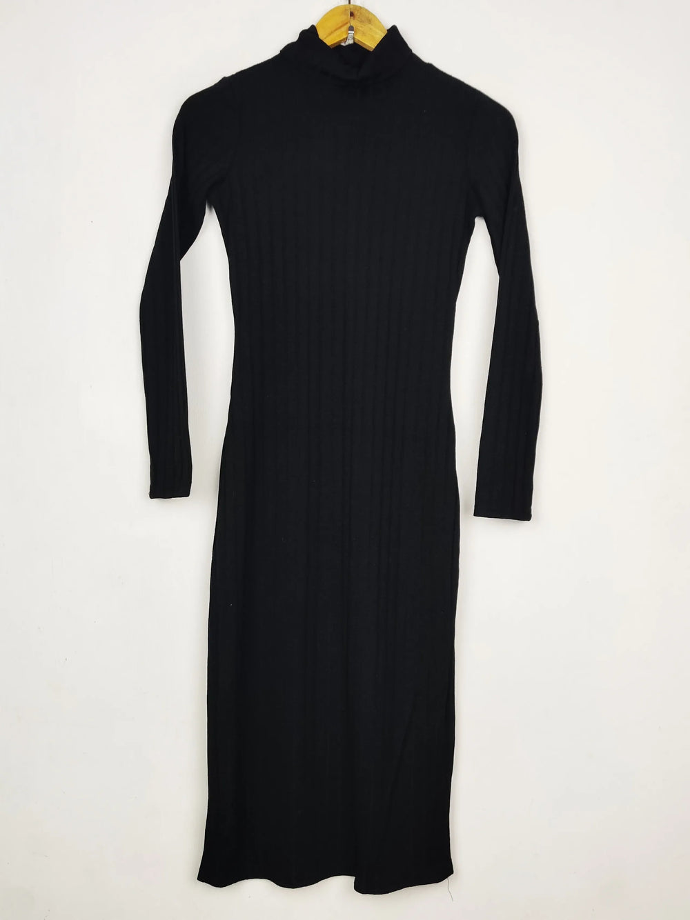 Buy online pre-used pre-loved 100% authentic & Original branded H&M (BD-2019) available in Pakistan. Top international brands avilable.