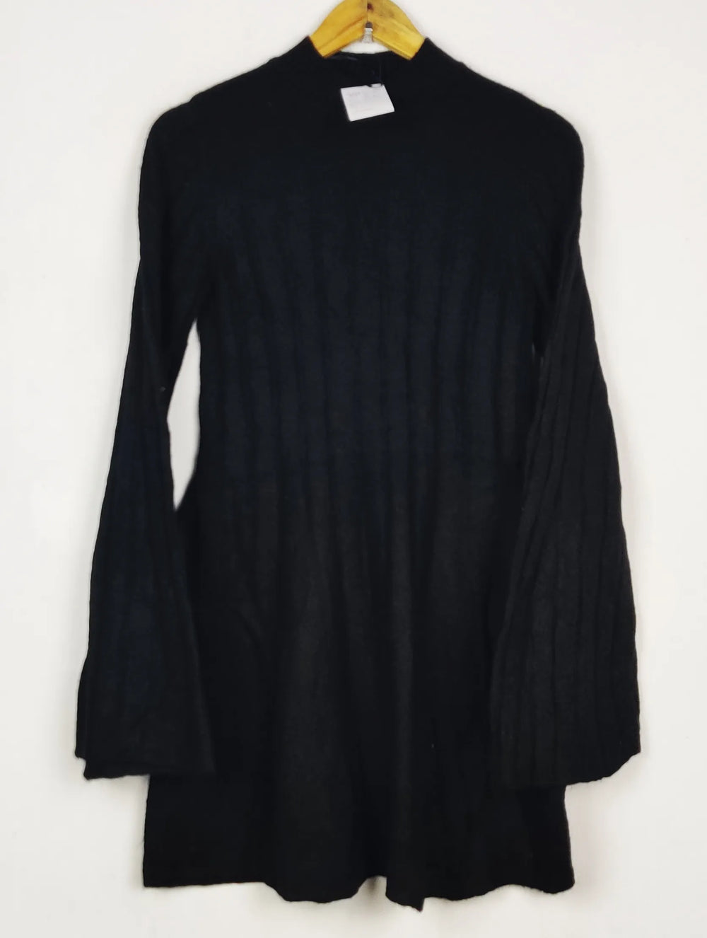Buy online pre-used pre-loved 100% authentic & Original branded F&F (BD-2040) available in Pakistan. Top international brands avilable.