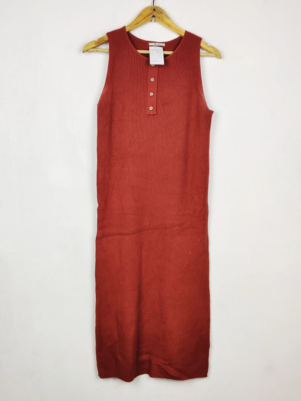 Buy online pre-used pre-loved 100% authentic & Original branded Tu (BD-2041) available in Pakistan. Top international brands avilable.