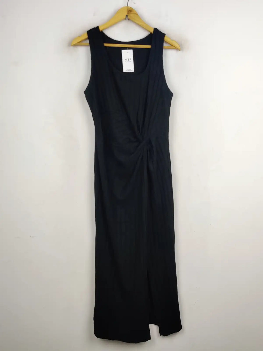 Buy online pre-used pre-loved 100% authentic & Original branded Unknown Brand (BD-21) available in Pakistan. Top international brands avilable.