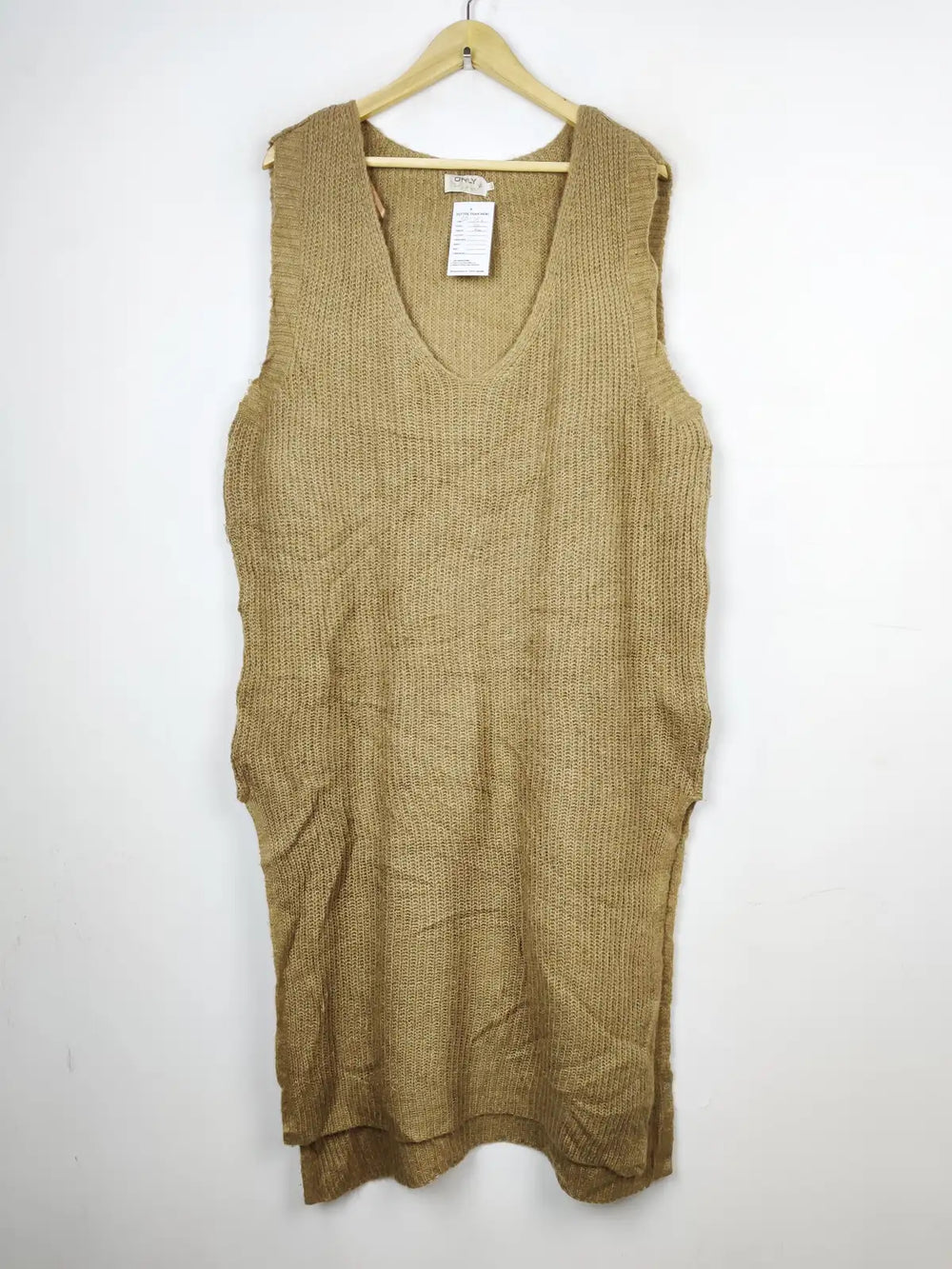 Buy online pre-used pre-loved 100% authentic & Original branded Only (BD-252) available in Pakistan. Top international brands avilable.