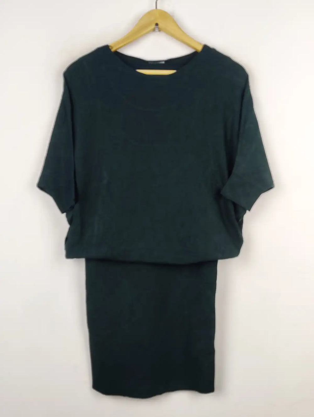 Buy online pre-used pre-loved 100% authentic & Original branded Phase Eight (BD-312) available in Pakistan. Top international brands avilable.