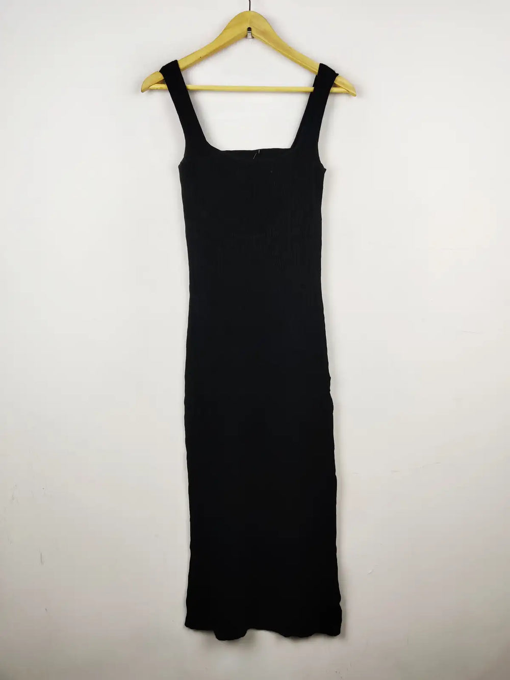 Buy online pre-used pre-loved 100% authentic & Original branded Unknown Brand (BD-371) available in Pakistan. Top international brands avilable.