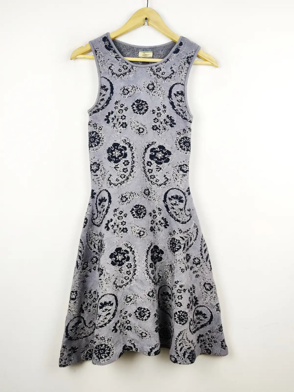 Buy online pre-used pre-loved 100% authentic & Original branded Issa (BD-393) available in Pakistan. Top international brands avilable.