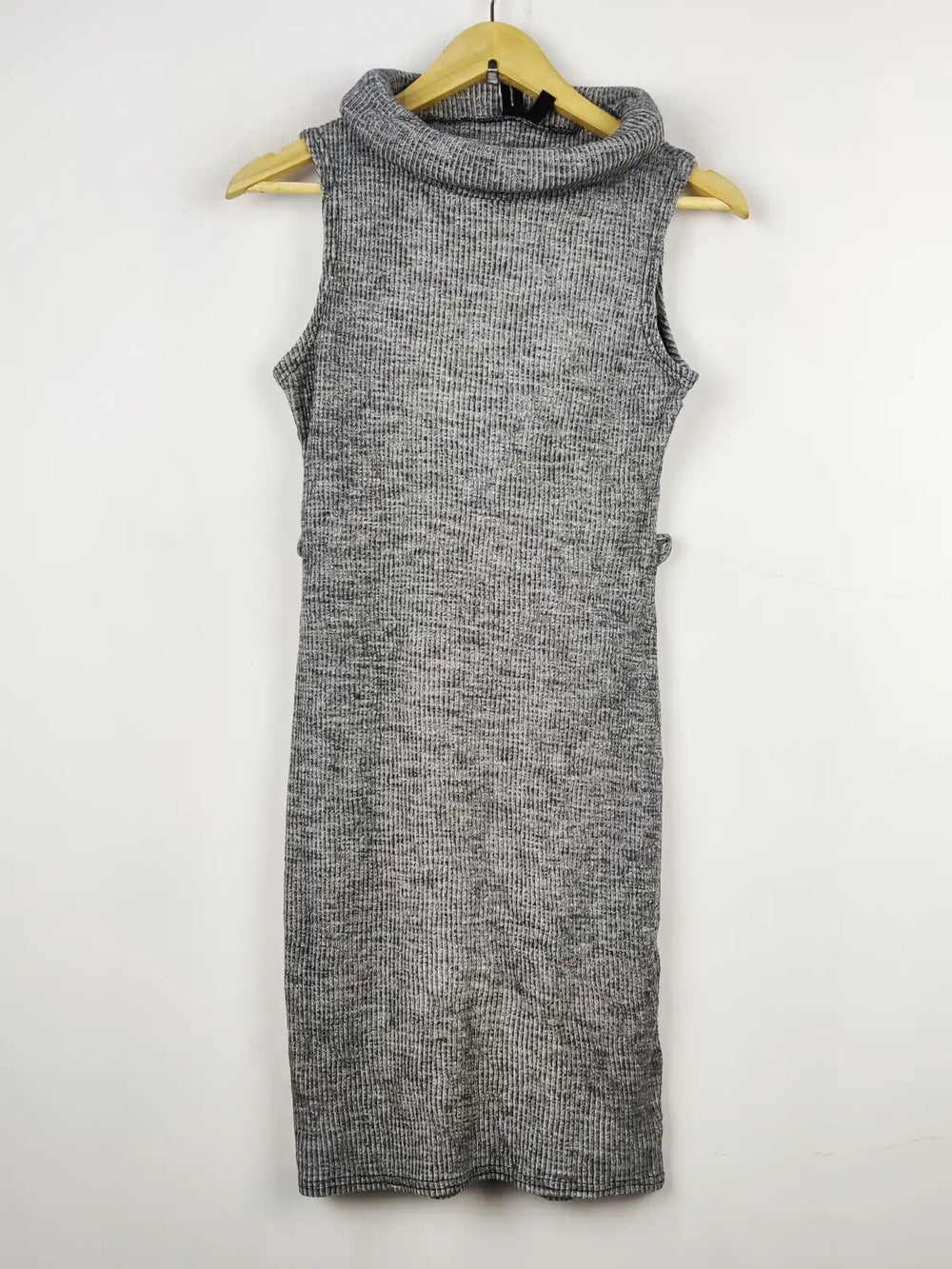 Buy online pre-used pre-loved 100% authentic & Original branded Izabel (BD-443) available in Pakistan. Top international brands avilable.