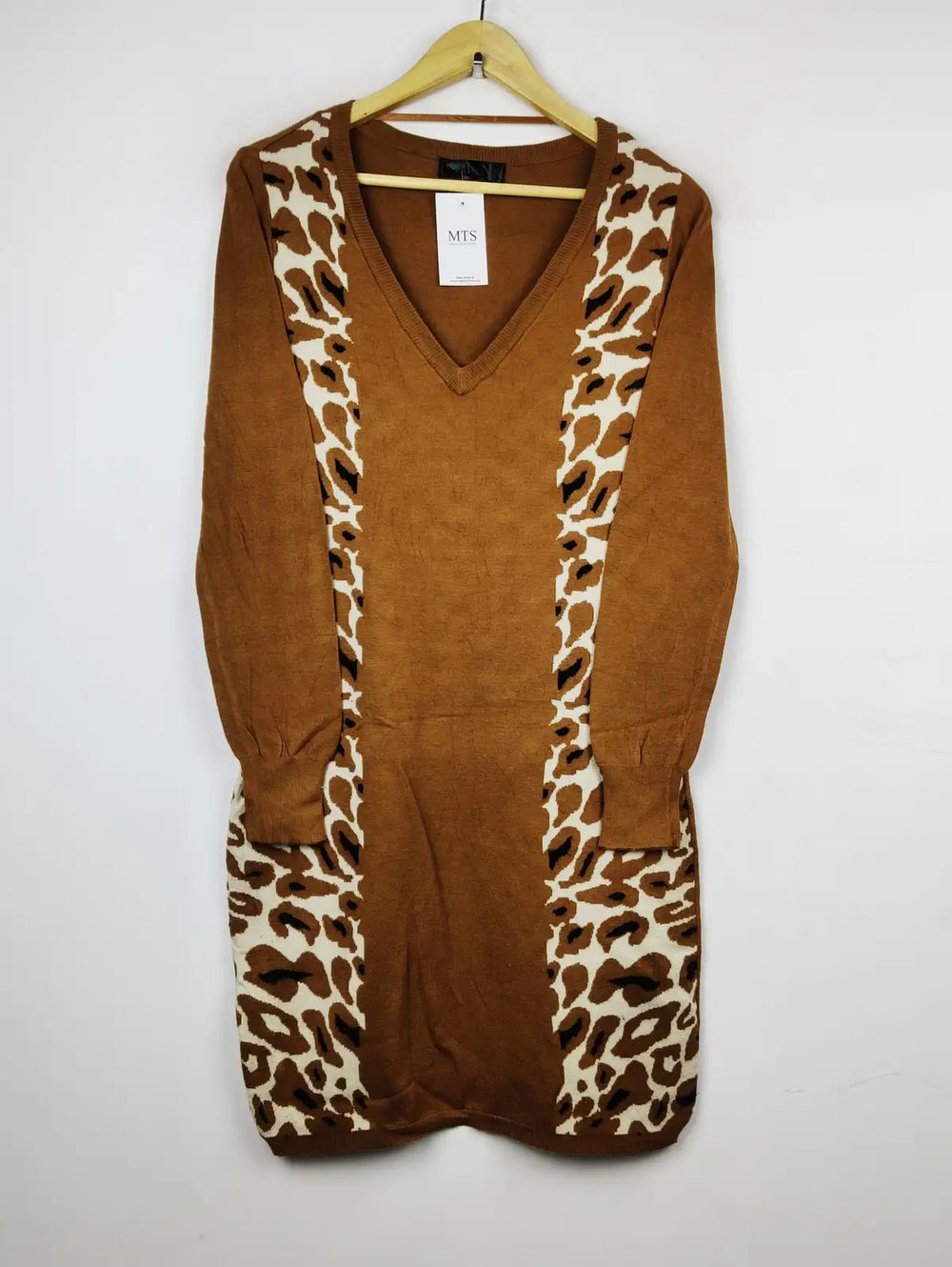 Buy online pre-used pre-loved 100% authentic & Original branded Unknown Brand (BD-471) available in Pakistan. Top international brands avilable.