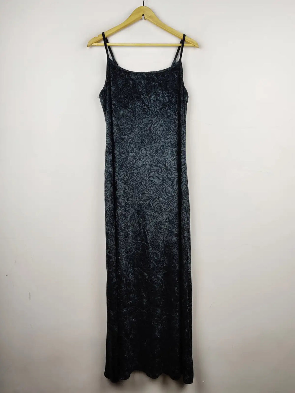 Buy online pre-used pre-loved 100% authentic & Original branded Unknown Brand (BD-477) available in Pakistan. Top international brands avilable.