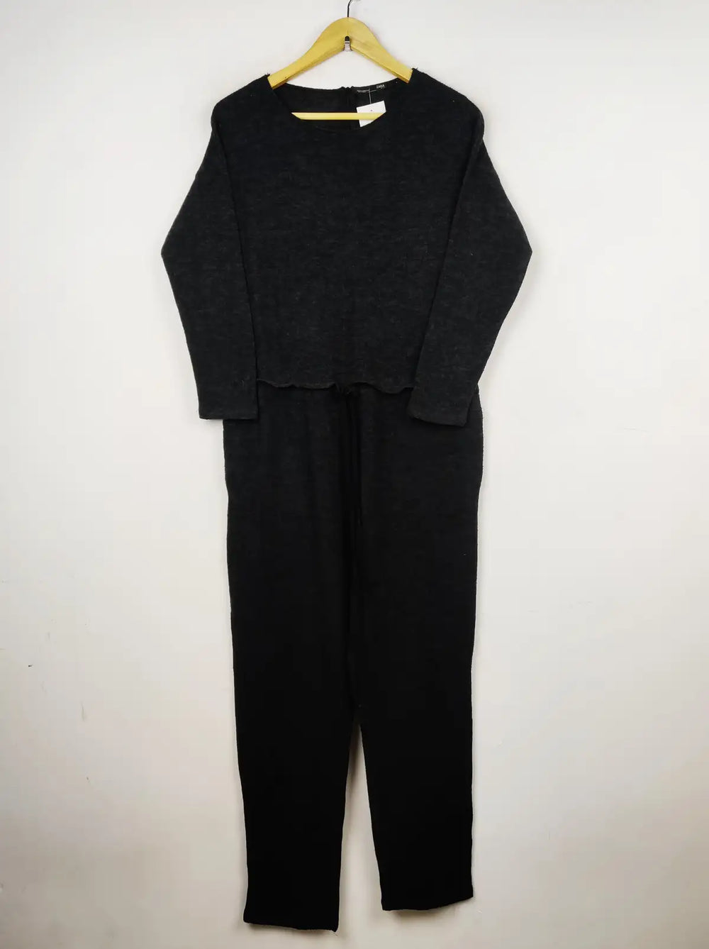 Buy online pre-used pre-loved 100% authentic & Original branded Zara (BD-490) available in Pakistan. Top international brands avilable.