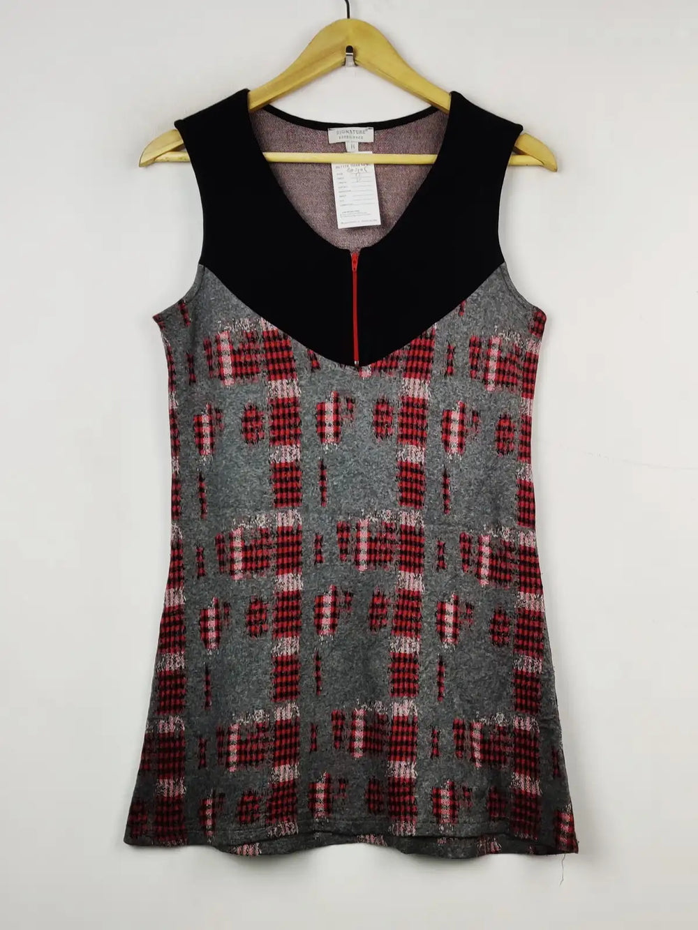 Buy online pre-used pre-loved 100% authentic & Original branded Signature (BD-495) available in Pakistan. Top international brands avilable.