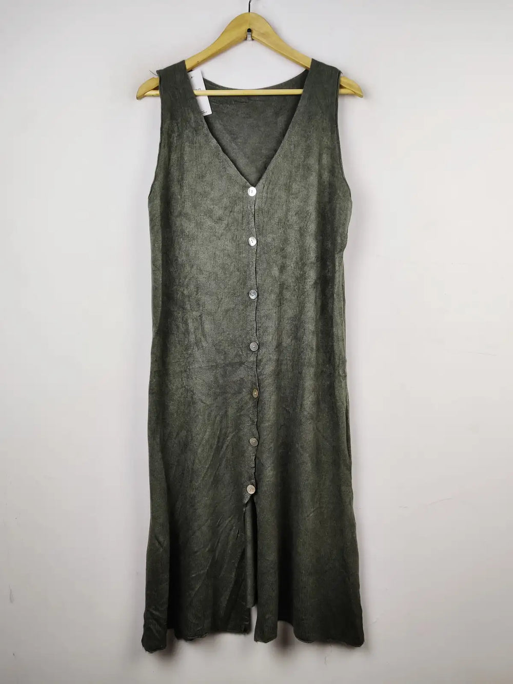 Buy online pre-used pre-loved 100% authentic & Original branded Unknown Brand (BD-499) available in Pakistan. Top international brands avilable.