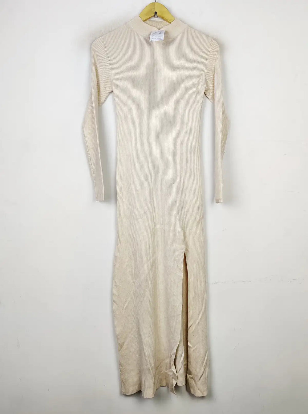 Buy online pre-used pre-loved 100% authentic & Original branded Stradivarius (BD-562) available in Pakistan. Top international brands avilable.