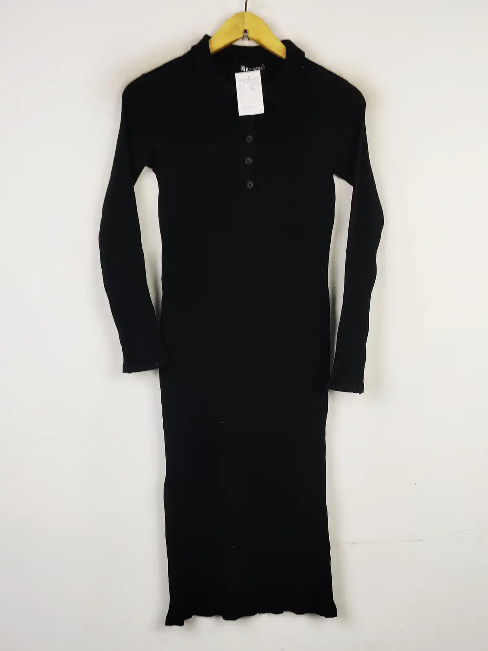 Buy online pre-used pre-loved 100% authentic & Original branded Zara (BD-822) available in Pakistan. Top international brands avilable.