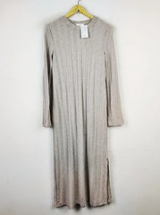 Buy online pre-used pre-loved 100% authentic & Original branded H&M (BD-823) available in Pakistan. Top international brands avilable.