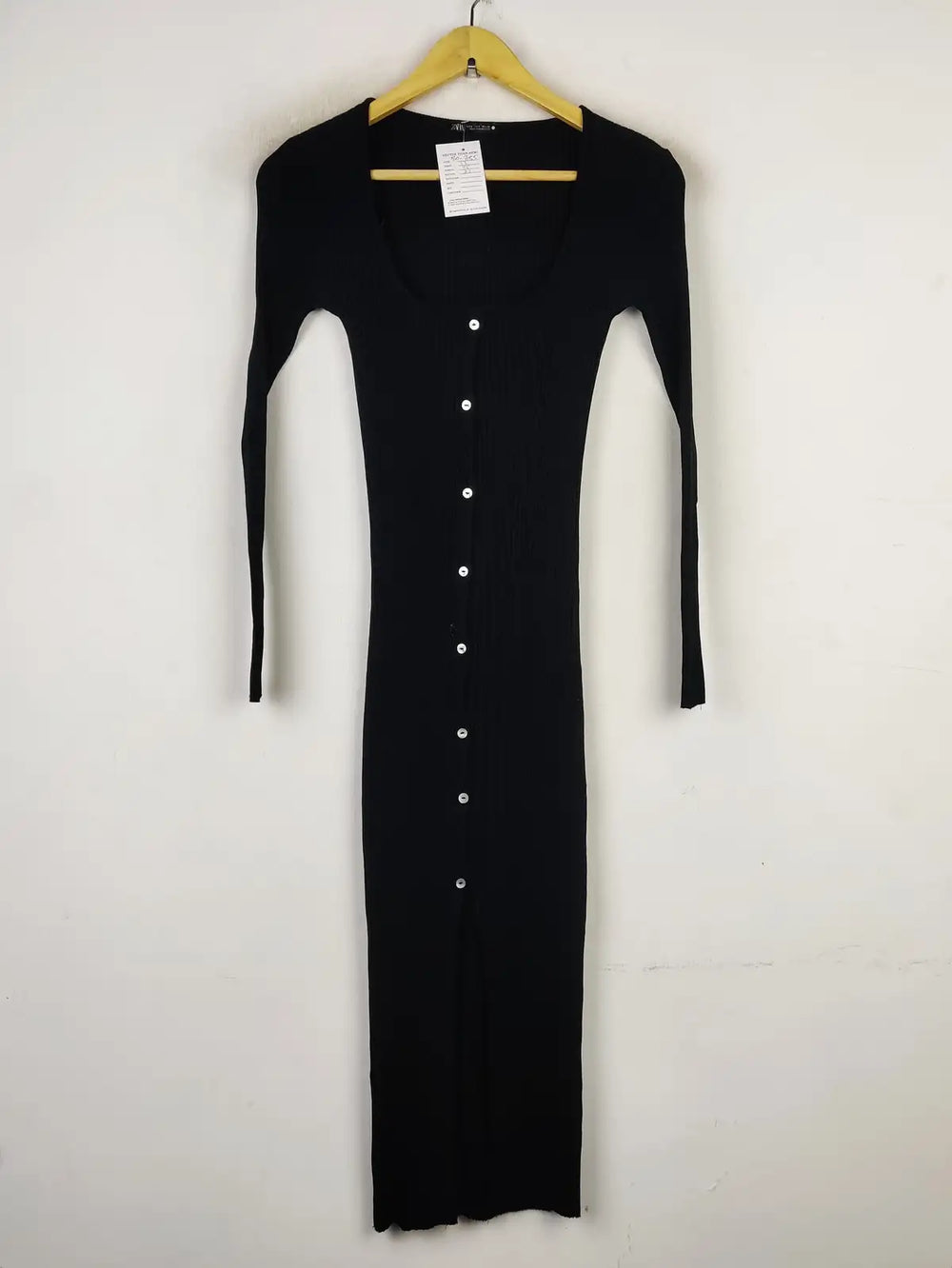 Buy online pre-used pre-loved 100% authentic & Original branded Zara (BD-855) available in Pakistan. Top international brands avilable.