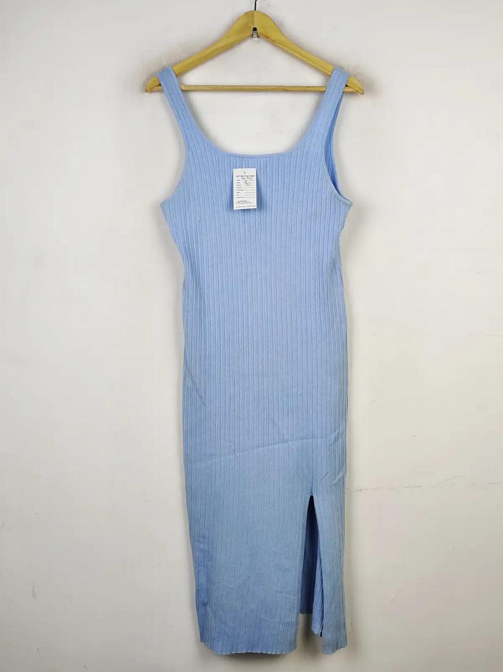 Buy online pre-used pre-loved 100% authentic & Original branded H&M (BD-905) available in Pakistan. Top international brands avilable.