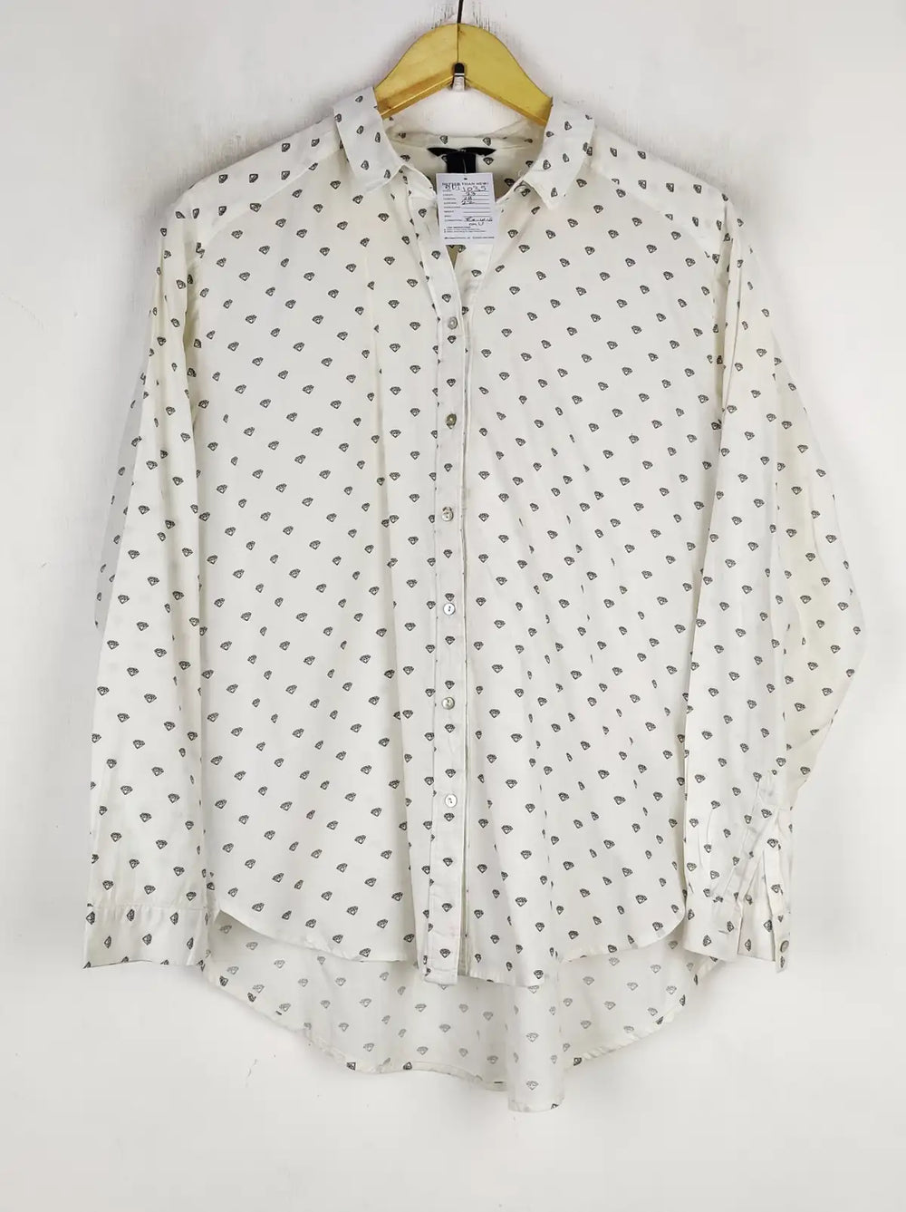 Buy online pre-used pre-loved 100% authentic & Original branded H&M (BDT-1035) available in Pakistan. Top international brands avilable.
