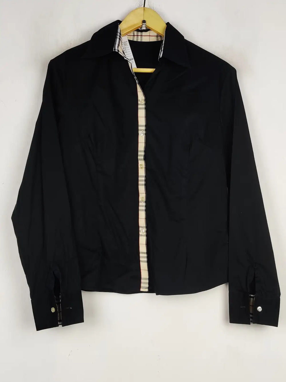 Buy online pre-used pre-loved 100% authentic & Original branded Unknown Brand (BDT-1086) available in Pakistan. Top international brands avilable.