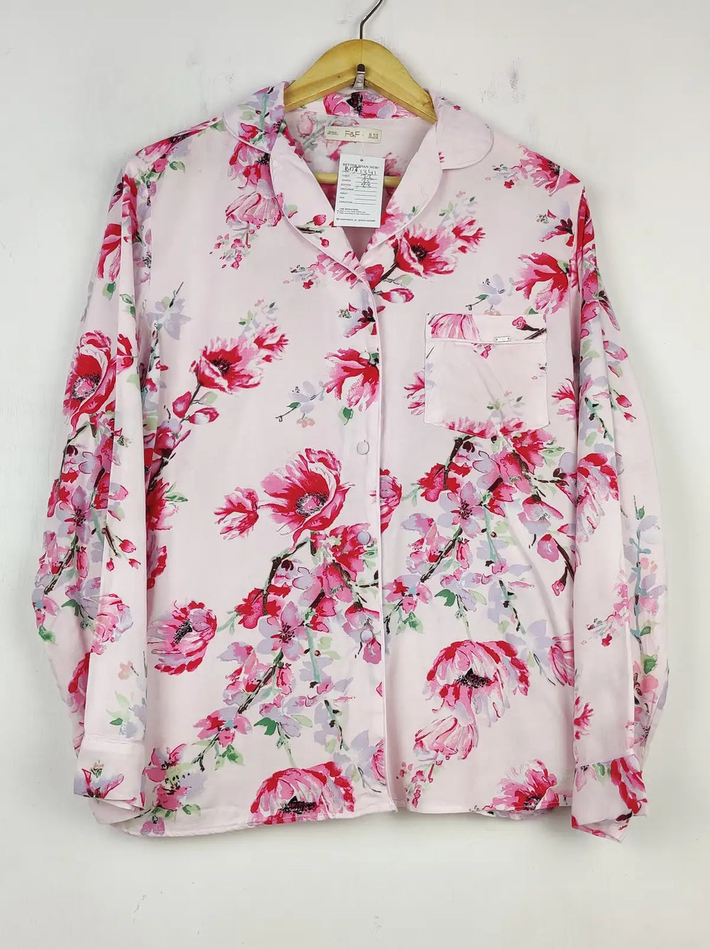 Buy online pre-used pre-loved 100% authentic & Original branded F&F (BDT-1341) available in Pakistan. Top international brands avilable.