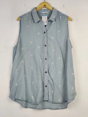 Buy online pre-used pre-loved 100% authentic & Original branded Beach Unchourge (BDT-1380) available in Pakistan. Top international brands avilable.