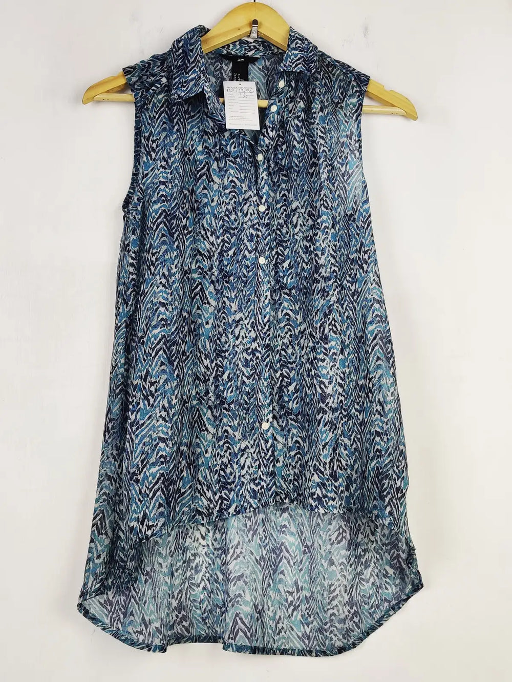 Buy online pre-used pre-loved 100% authentic & Original branded H&M (BDT-1395) available in Pakistan. Top international brands avilable.