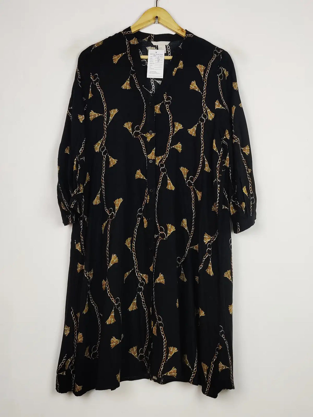 Buy online pre-used pre-loved 100% authentic & Original branded H&M (BDT-140) available in Pakistan. Top international brands avilable.