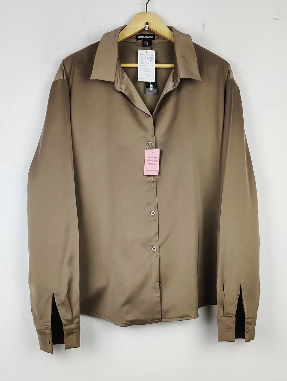 Buy online pre-used pre-loved 100% authentic & Original branded Prettylittlething (BDT-1468) available in Pakistan. Top international brands avilable.