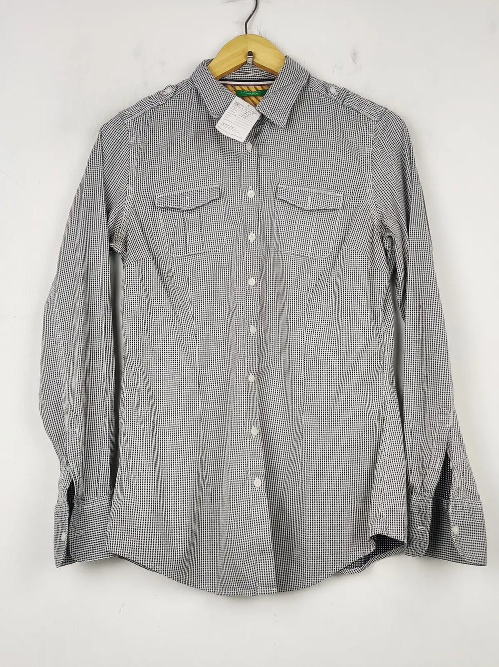 Buy online pre-used pre-loved 100% authentic & Original branded Tommy Hilfiger (BDT-1503) available in Pakistan. Top international brands avilable.